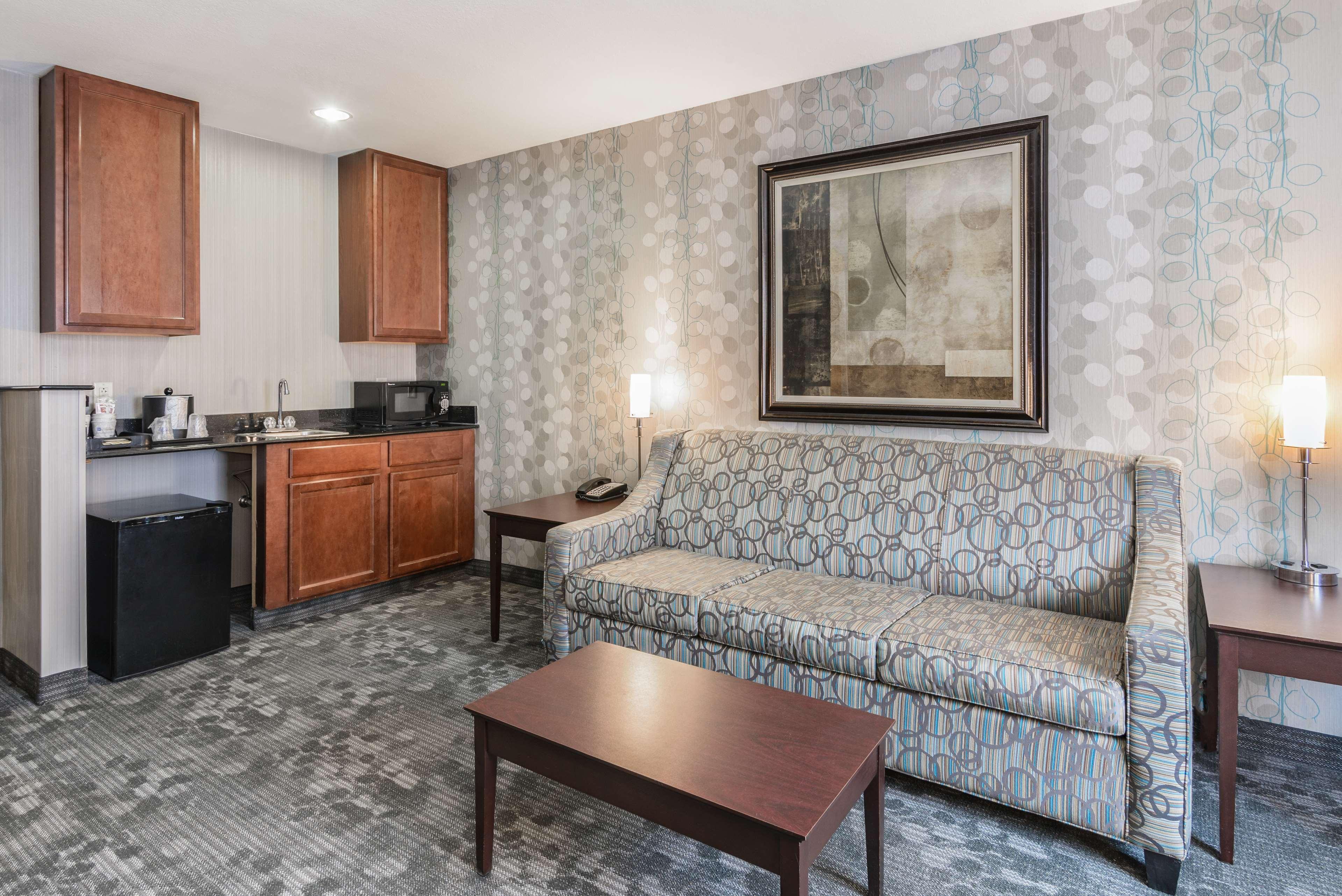 Best Western Concord Inn And Suites Buitenkant foto